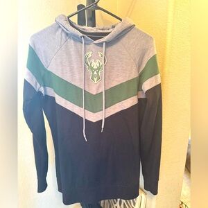 Fanatics Milwaukee Bucks women’s hoodie